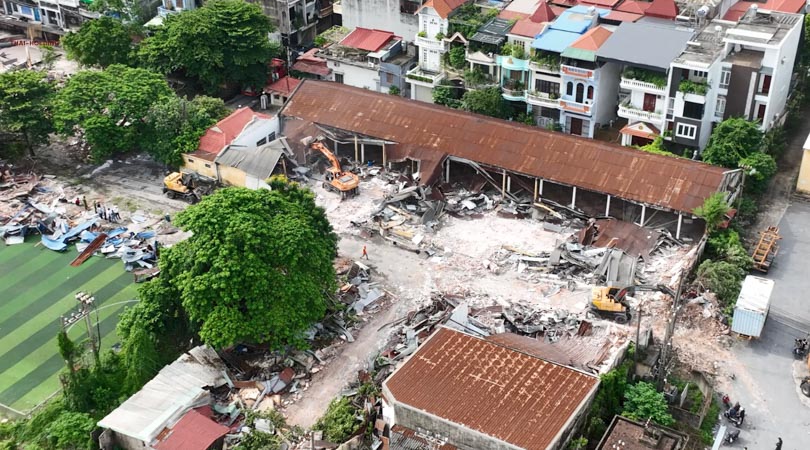 Tháo dỡ kho hàng để thực hiện dự án Tổng Kho 3